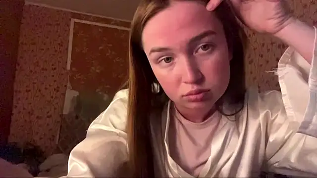 Snapshot of Chloooee chatting on 05-26-26, 04:58 Chloooee online show from 05-26-26, 04:58