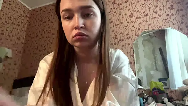 Snapshot of Chloooee chatting on 07-13-26, 10:40 Chloooee online show from 07-13-26, 10:40