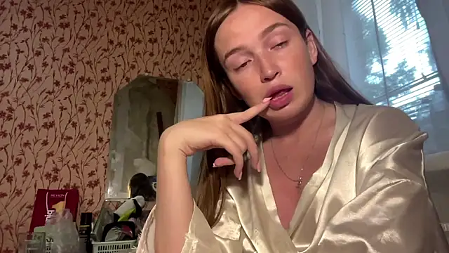 Snapshot of Chloooee chatting on 07-27-26, 01:51 Chloooee online show from 07-27-26, 01:51