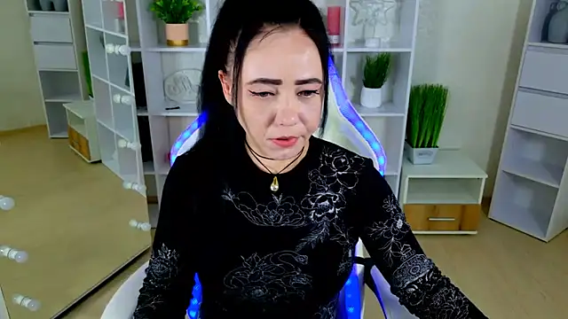 LeylaaLive online show from 05-13-26, 06:55