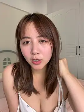 Snapshot of Yang_127 chatting on 05-11-26, 04:18 Yang 127 online show from 05-11-26, 04:18