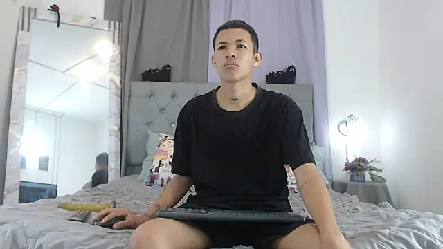 Snapshot of PhillipCox chatting on 06-15-26, 12:51 PhillipCox online show from 06-15-26, 12:51