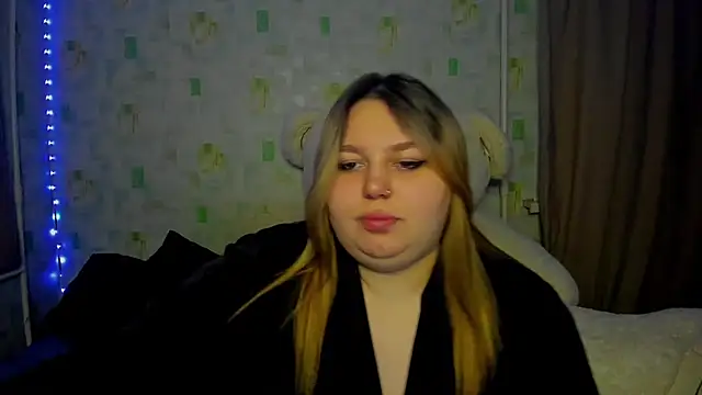 Snapshot of LillyHaigh chatting on 05-06-26, 01:03 LillyHaigh online show from 05-06-26, 01:03