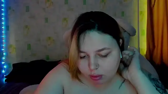 Snapshot of LillyHaigh chatting on 05-13-26, 06:33 LillyHaigh online show from 05-13-26, 06:33