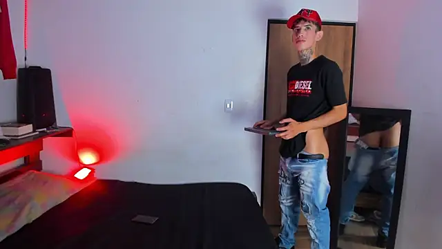Snapshot of Darwinstark_ chatting on 05-16-26, 06:21 Darwinstark online show from 05-16-26, 06:21