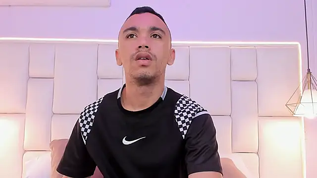 AndresSolorzano1 online show from 05-13-26, 11:40