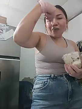 Luna Morch online show from 07-25-26, 11:35