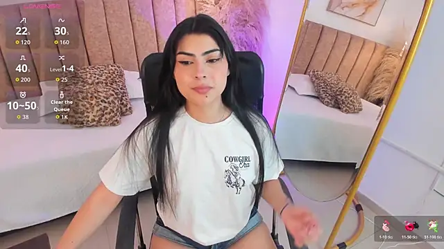 Snapshot of SofiVelvet_ chatting on 05-04-26, 01:29 SofiVelvet online show from 05-04-26, 01:29
