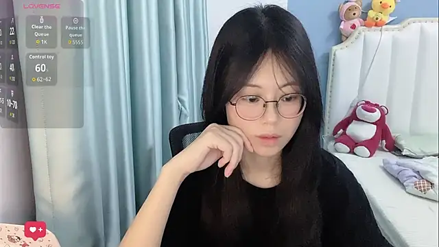 Snapshot of Luna-666 chatting on 05-18-26, 01:06 Luna-666 online show from 05-18-26, 01:06
