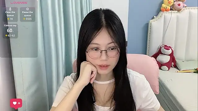 Snapshot of Luna-666 chatting on 06-01-26, 02:19 Luna-666 online show from 06-01-26, 02:19