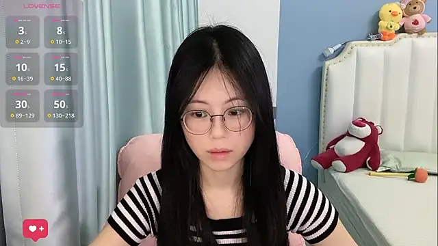 Snapshot of Luna-666 chatting on 06-08-26, 02:50 Luna-666 online show from 06-08-26, 02:50