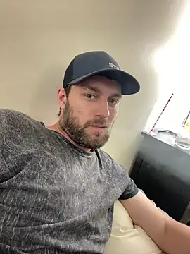 Snapshot of unfortunatelyunreal chatting on 05-14-26, 03:30 unfortunatelyunreal online show from 05-14-26, 03:30