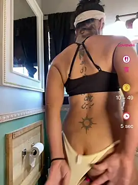 Snapshot of Vanessa_Valentine chatting on 07-23-26, 02:04 Vanessa Valentine online show from 07-23-26, 02:04