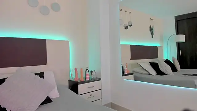 Snapshot of Sky_Loren chatting on 05-23-26, 02:28 Sky Loren online show from 05-23-26, 02:28