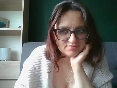 Snapshot of sensual_paris chatting on 06-11-26, 05:27 sensual paris online show from 06-11-26, 05:27