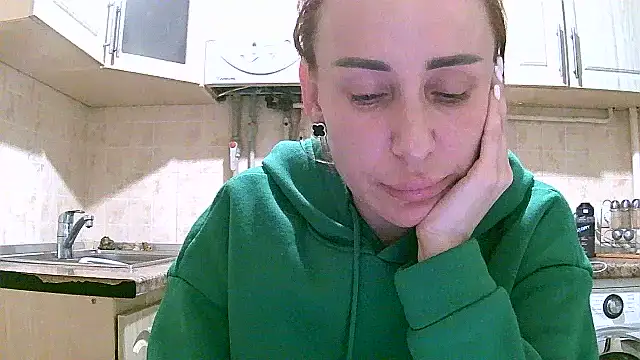Snapshot of GlarysLoveresx chatting on 06-12-26, 10:41 GlarysLoveresx online show from 06-12-26, 10:41