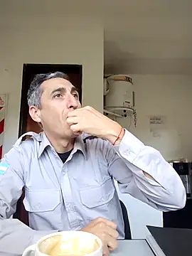 Snapshot of Alejandro83bsf chatting on 05-08-26, 08:14 Alejandro83bsf online show from 05-08-26, 08:14