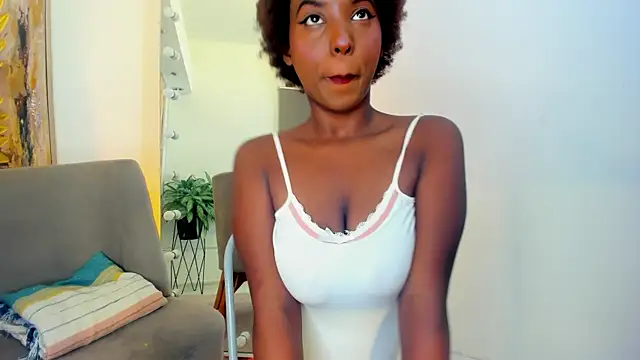 Snapshot of Kiara_Curls chatting on 07-01-26, 11:34 Kiara Curls online show from 07-01-26, 11:34