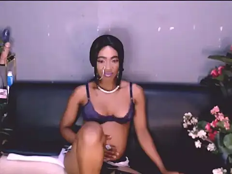 Snapshot of LolaSavageXO chatting on 05-15-26, 09:22 LolaSavageXO online show from 05-15-26, 09:22