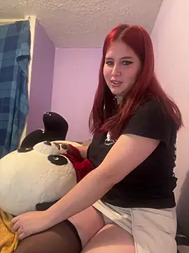 Snapshot of Caro_redd chatting on 05-19-26, 12:33 Caro redd online show from 05-19-26, 12:33