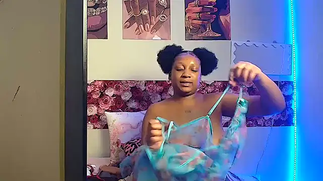 EnchantingLisa online show from 05-22-26, 07:08