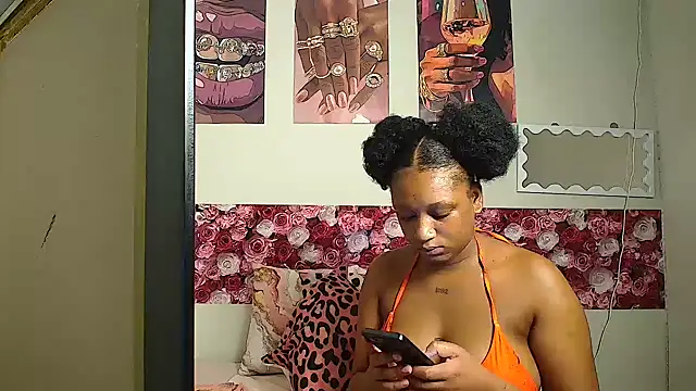 EnchantingLisa online show from 05-25-26, 04:18