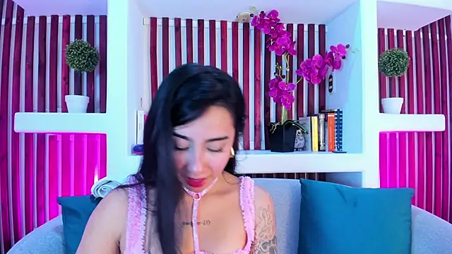 AshleyGross  online show from 05-18-26, 07:52