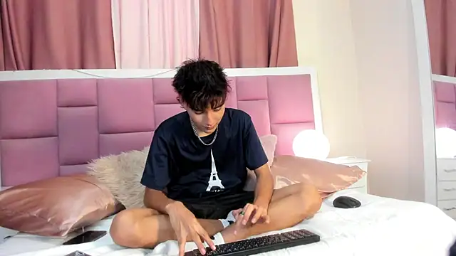 Snapshot of christopher_robin4 chatting on 05-08-26, 07:30 christopher robin4 online show from 05-08-26, 07:30
