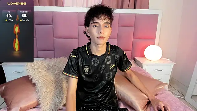 Snapshot of christopher_robin4 chatting on 05-16-26, 07:23 christopher robin4 online show from 05-16-26, 07:23