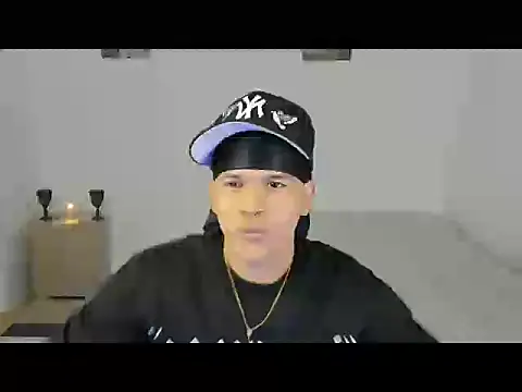 Snapshot of sant_wahlberg chatting on 05-17-26, 11:12 sant wahlberg online show from 05-17-26, 11:12