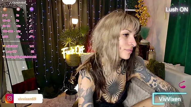 Snapshot of VivVixen chatting on 05-11-26, 04:04 VivVixen online show from 05-11-26, 04:04