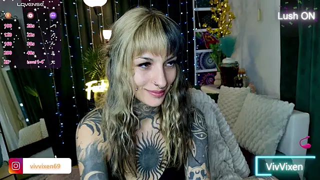 Snapshot of VivVixen chatting on 05-30-26, 08:17 VivVixen online show from 05-30-26, 08:17