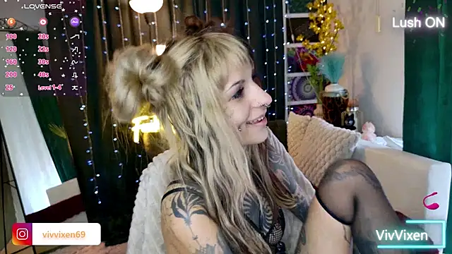 Snapshot of VivVixen chatting on 06-01-26, 02:08 VivVixen online show from 06-01-26, 02:08