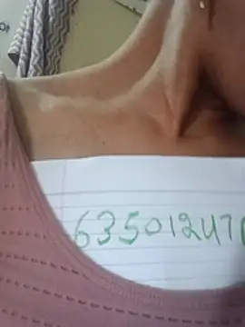 Snapshot of annu_47 chatting on 08-06-26, 05:31 annu 47 online show from 08-06-26, 05:31