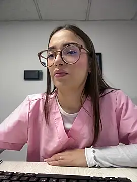 Snapshot of Sweet_Milaa1 chatting on 06-18-26, 06:23 Sweet Milaa1 online show from 06-18-26, 06:23