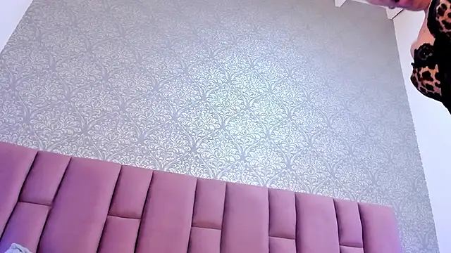 Snapshot of DianaRed_ chatting on 07-12-26, 08:44 DianaRed online show from 07-12-26, 08:44