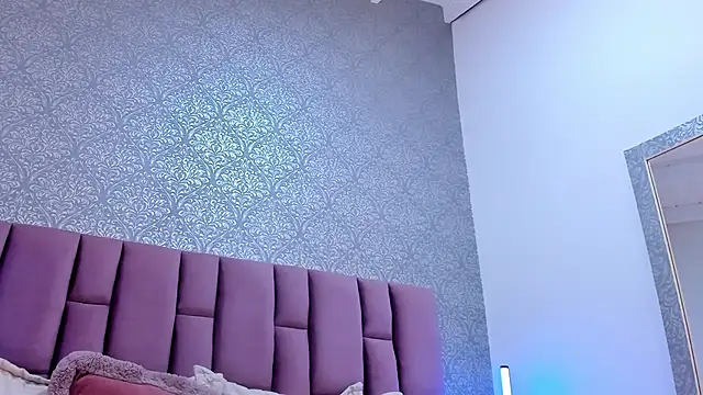 Snapshot of DianaRed_ chatting on 07-15-26, 08:47 DianaRed online show from 07-15-26, 08:47