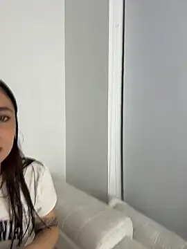 Snapshot of EmilyCxx chatting on 06-12-26, 03:49 EmilyCxx online show from 06-12-26, 03:49