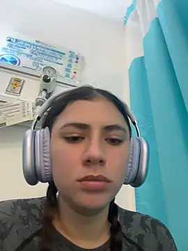 Snapshot of EmilyCxx chatting on 07-11-26, 01:14 EmilyCxx online show from 07-11-26, 01:14