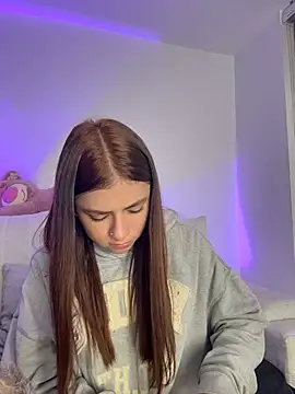 Snapshot of EmilyCxx chatting on 08-05-26, 03:31 EmilyCxx online show from 08-05-26, 03:31