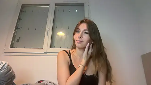 Snapshot of Perrine_off chatting on 06-19-26, 01:04 Perrine off online show from 06-19-26, 01:04