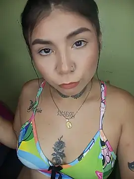 Snapshot of PequenaNena chatting on 05-17-26, 02:42 PequenaNena online show from 05-17-26, 02:42