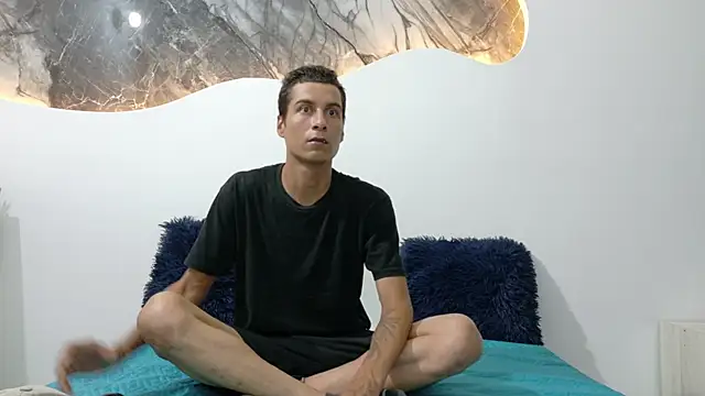 Snapshot of cameronsilverman chatting on 06-11-26, 12:32 cameronsilverman online show from 06-11-26, 12:32