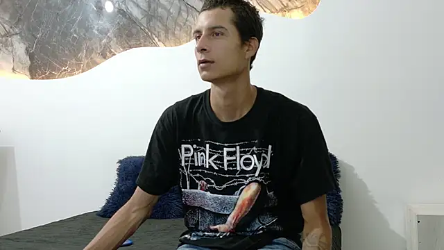 Snapshot of cameronsilverman chatting on 06-15-26, 09:06 cameronsilverman online show from 06-15-26, 09:06