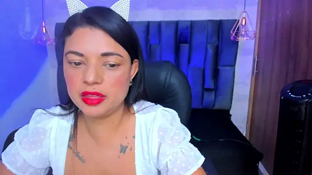 Snapshot of ChloeSmith9 chatting on 05-19-26, 08:04 ChloeSmith9 online show from 05-19-26, 08:04