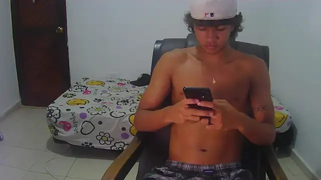 Snapshot of Hansel_take chatting on 06-05-26, 04:45 Hansel take online show from 06-05-26, 04:45