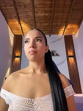 Snapshot of catalina_lafer chatting on 06-16-26, 01:47 catalina lafer online show from 06-16-26, 01:47