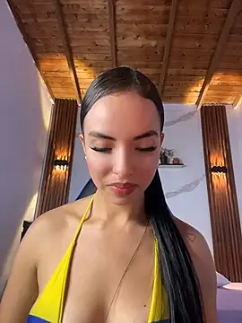 Snapshot of catalina_lafer chatting on 06-17-26, 02:07 catalina lafer online show from 06-17-26, 02:07