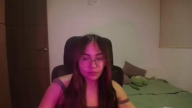 Snapshot of abbyyandmaxx chatting on 06-03-26, 01:19 abbyyandmaxx online show from 06-03-26, 01:19