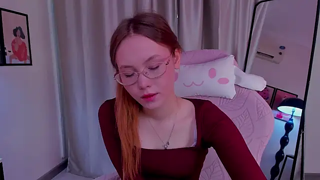 Snapshot of FloraLarsson chatting on 05-08-26, 04:18 FloraLarsson online show from 05-08-26, 04:18